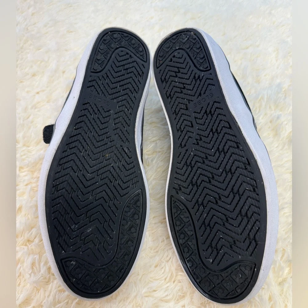Globe Motley 11 Strap Skate Shoes Black Size 9.5